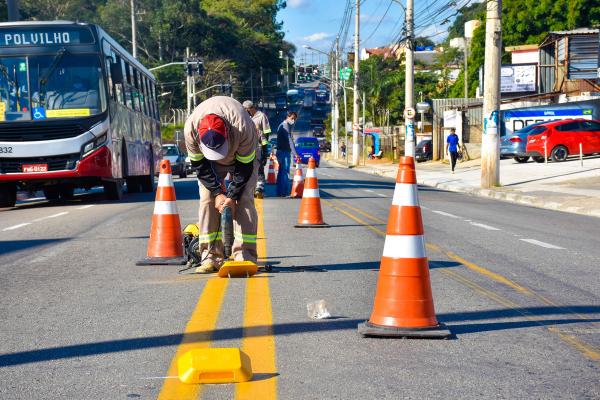 Prefeitura de Cajamar promove melhoria na sinalização de trânsito na Avenida Tenente Marques