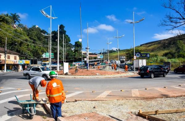 Prefeitura de Cajamar começa a construir portal de entrada com o nome da cidade no Polvilho