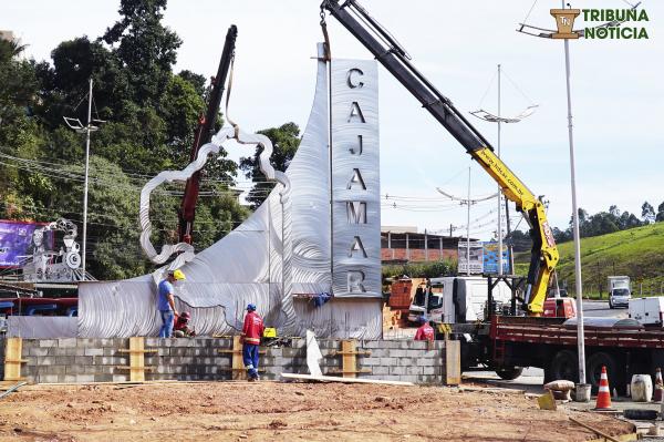 Primeiro portal de entrada com o nome da cidade começa a ser instalado em Cajamar