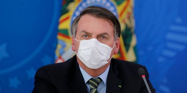 Bolsonaro sanciona lei que obriga uso de máscara em espaços públicos