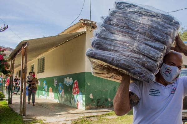 Pirapora do Bom Jesus distribui cobertores a famílias em vulnerabilidade social