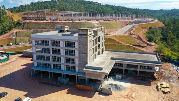 Obras de construção do Centro de Especialidades Médicas avançam em Cajamar 