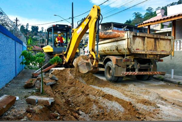 Obras de pavimentação asfáltica estão sendo realizadas no bairro Cimiga