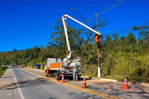 Programa Ilumina Cajamar conclui substituição de lâmpadas comuns por LED em duas avenidas da cidade