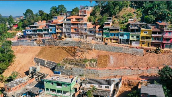 Obra de construção de muro de contenção do bairro Santa Terezinha está em fase final