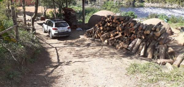 Polícia Ambiental fecha fábrica ilegal de carvão em Cabreúva 