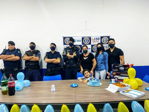 Garoto fã da Guarda Municipal ganha festa de aniversário da corporação de Cabreúva 	