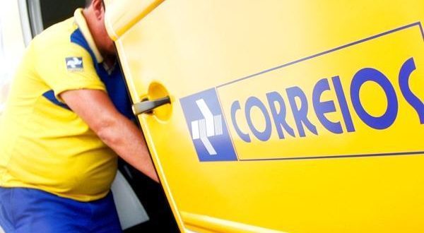 Funcionários dos Correios entram em greve em todo o país