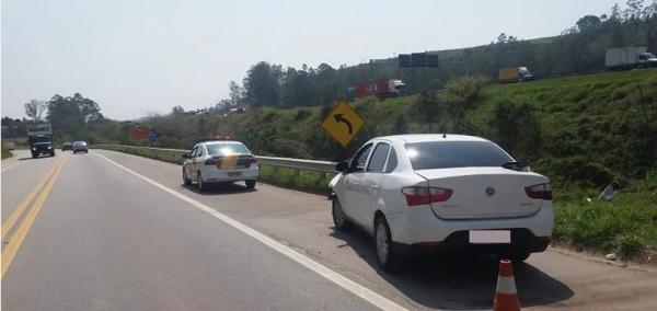 Acidente de trânsito acaba na descoberta drogas e dinheiro 