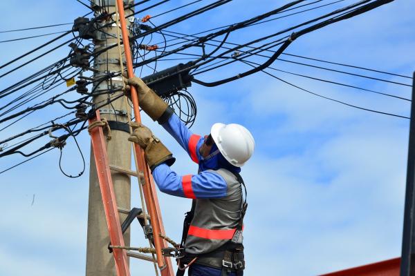 Enel realiza manutenção preventiva na rede elétrica de Cajamar e região