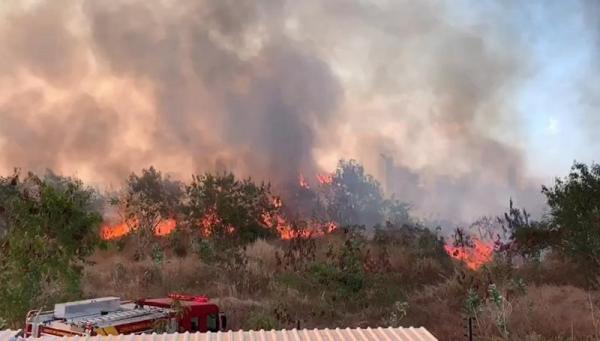 Incêndio de grandes proporções atingiu o bairro São Benedito em Cajamar 