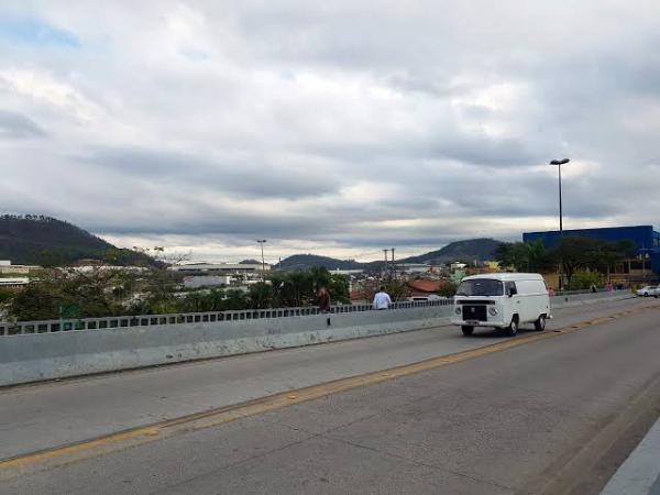 Fim de semana começa com tempo frio e nublado