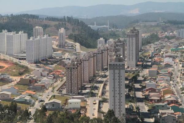 Dia será mais quente, mas com possibilidade de chuva