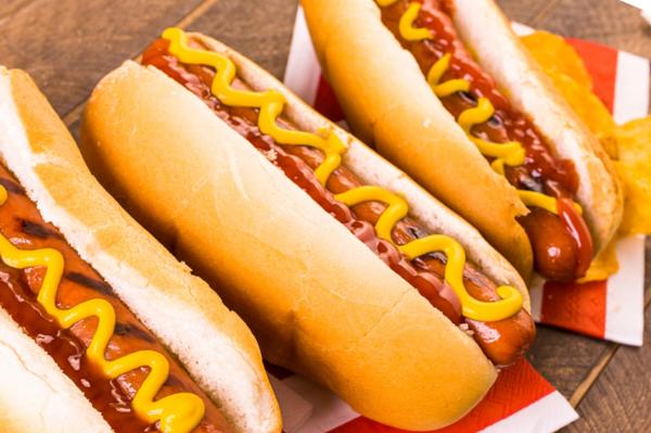 ONG Amora Proteção Animal promove ‘Dia do Hot Dog’ neste sábado (24) em Cajamar