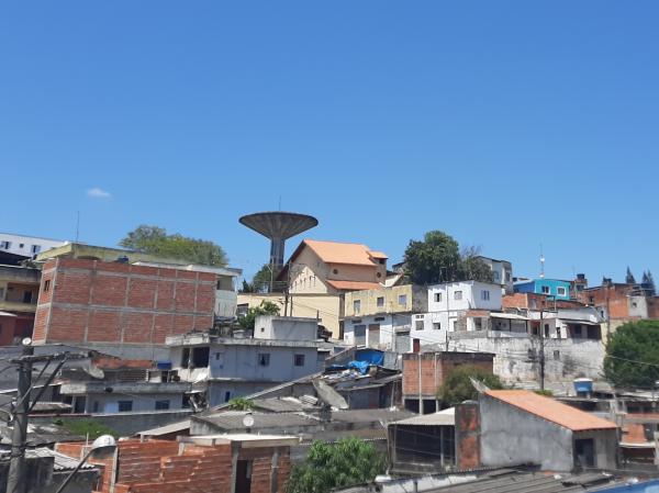 Fim de semana começa com sol e previsão de pancadas de chuva