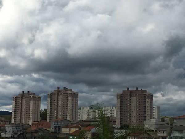 Quarta-feira será de tempo nublado e possibilidades de chuva ao longo do dia