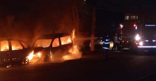 Polícia investiga caso de veículos incendiados no Polvilho