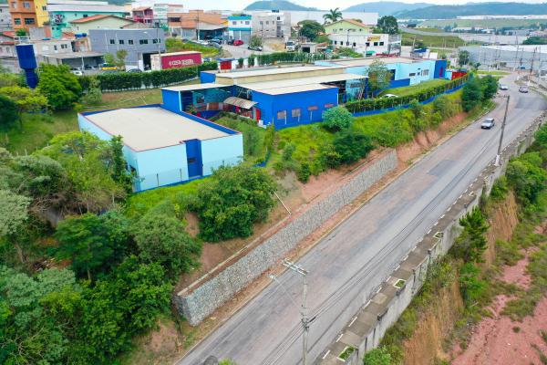 Prefeitura constrói muro de arrimo no Colégio Aline Cristina, em Cajamar