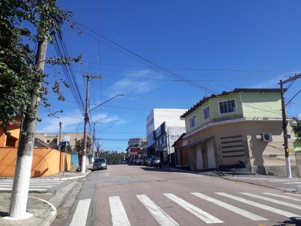 Semana começa com sol e previsão de chuva