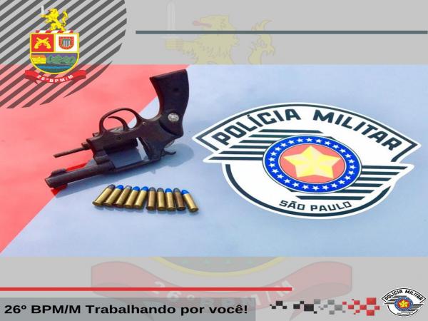 Polícia apreende revólver após receber denúncia de briga de casal