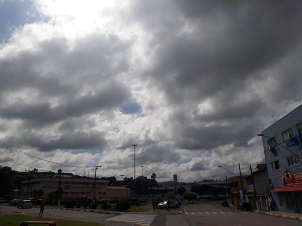 Quinta-feira terá sol entre nuvens e possibilidade de pancadas de chuva