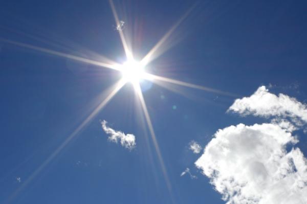 Sexta-feira tem sol entre nuvens, calor e pancadas de chuva