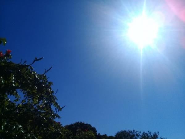 Quarta-feira de sol e calor com chance de chuva na região