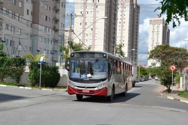 Mulher resiste à tentativa de estupro e é agredida em ponto de ônibus no Portais