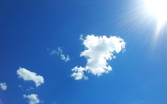 Semana começa com calor e previsão de pancadas de chuva