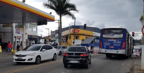 Centro comercial de Cajamar registra movimento e lojas abertas neste sábado (6)