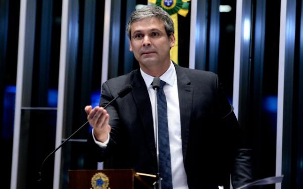 Justiça Federal condena Lindbergh por improbidade administrativa