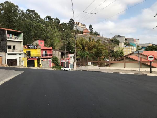 Ruas do bairro Jardim Marcelino receberam obras de recapeamento asfáltico em Caieiras