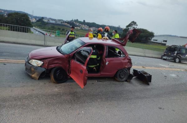 Acidente entre caminhão e carros provoca congestionamento em Jordanésia