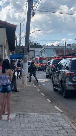 GATE negocia com assaltantes em Cajamar; cinco pessoas estão como reféns 