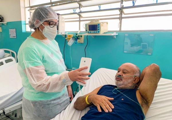 Tecnologia ajuda a aproximar pacientes de familiares durante a pandemia