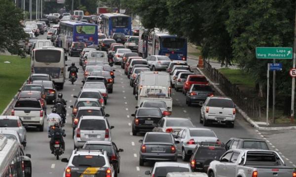 Nova lei de trânsito começa a valer nesta segunda-feira; saiba o que muda