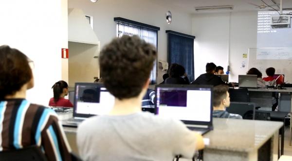 Caieiras Tech: Prefeitura oferece curso gratuito na área de tecnologia a jovens da cidade