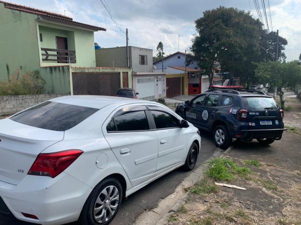 Guarda Municipal de Cajamar recupera carro roubado usado para ações criminosas