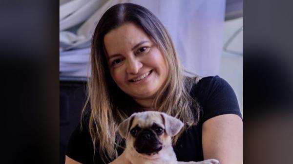 Morre Ana Lúcia Menezes, dubladora de iCarly e Death Note, aos 46 anos