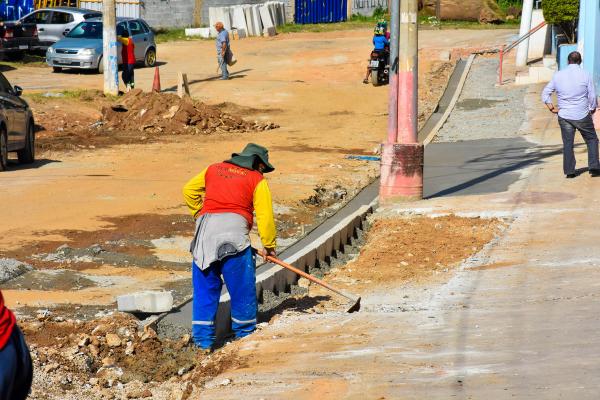 Prefeitura realiza pavimentação asfáltica em ruas do Jardim Muriano