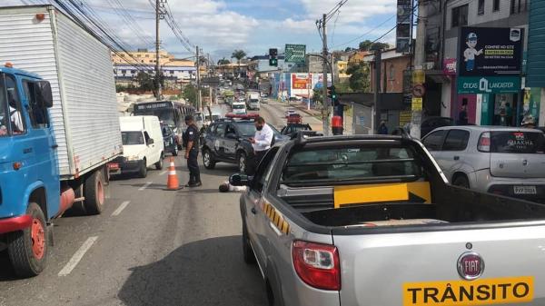 Mulher é atropelada por motociclista no Polvilho