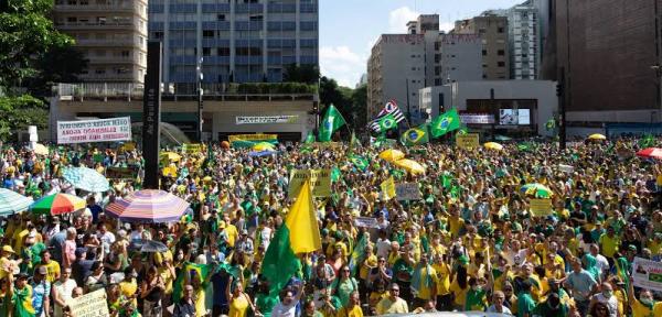 Apoiadores de Bolsonaro fazem manifestações pelo país