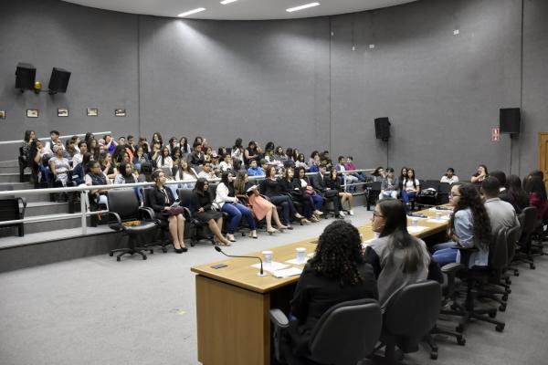 Estudantes discutem problemas ambientais em assembleia na Câmara Municipal de Cajamar