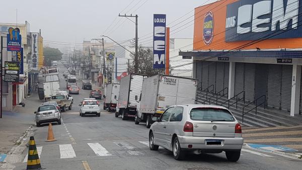 Governo de SP libera funcionamento de comércio e serviços até 21h a partir de sábado