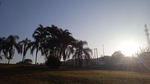 Sol aparece, mas temperaturas não passam dos 23ºC na região de Cajamar nesta quinta-feira