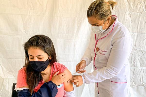 Cabreúva divulga calendário de vacinação contra a Covid de pessoas de 25 anos e para a segunda dose