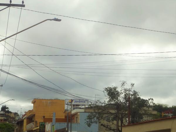 Céu fica parcialmente nublado, com temperaturas amenas e sem previsão de chuva para a região