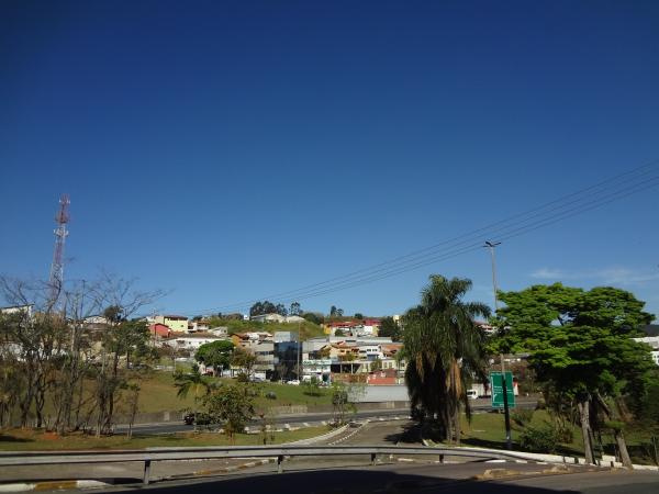 Calor continua em toda a região nesta sexta-feira; final de semana terá predomínio de sol