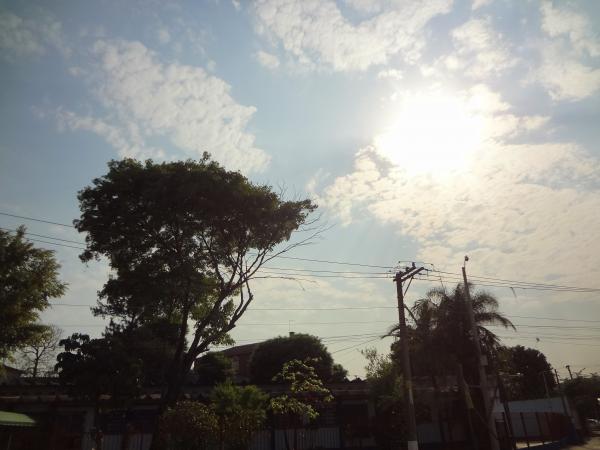 Quinta-feira com calor e pancadas de chuvas isoladas