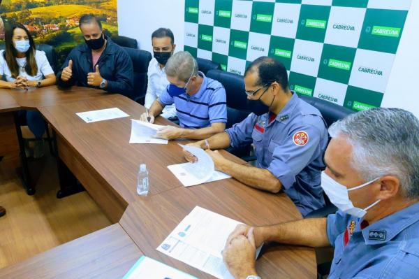 Convênio para instalação do Corpo de Bombeiros em Cabreúva é assinado